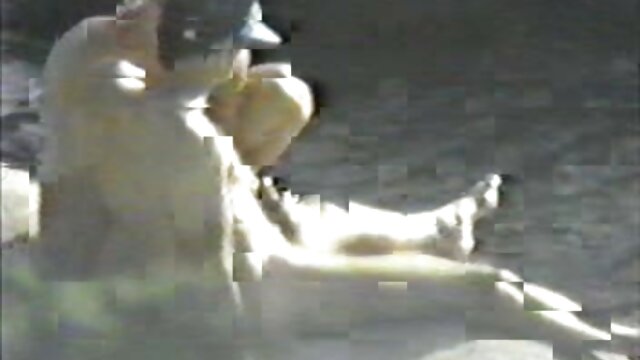 అందమైన 18 ఏళ్ల అమ్మాయి మెట్లపై తెలుగు సెక్స్ మూవీస్ కావాలి తన మృదువైన పుస్సీతో ఆడుతోంది